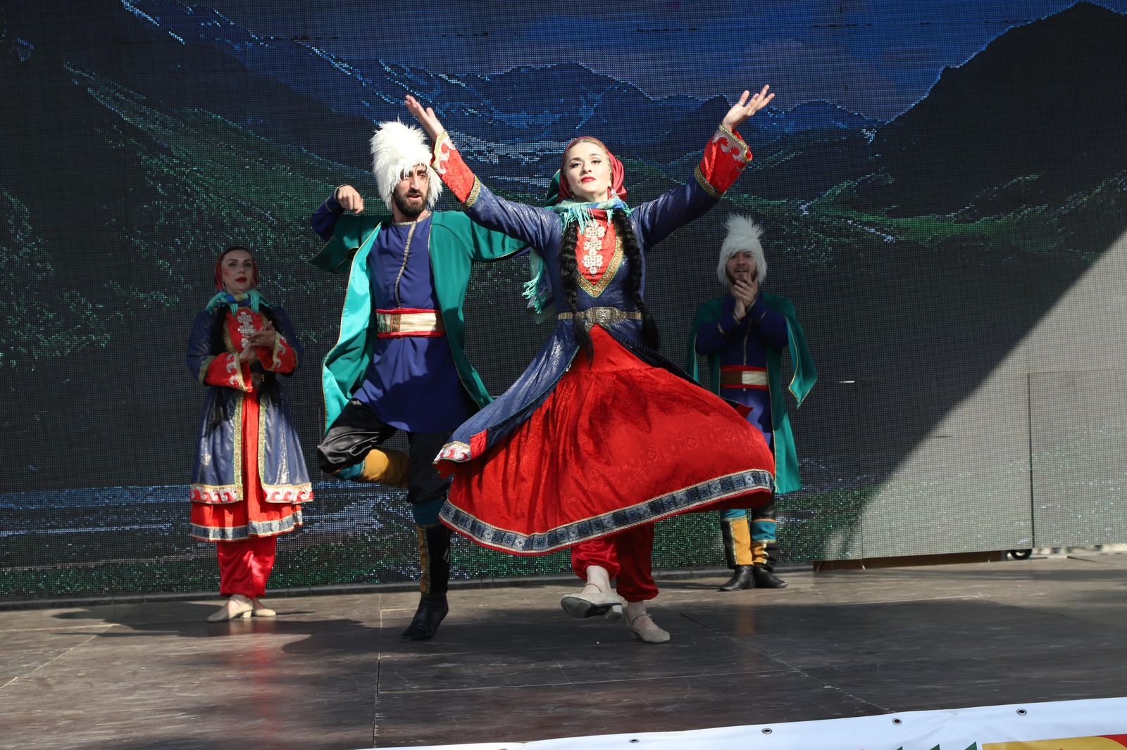 11 июня в рамках Молодёжный форум «Культурное единство и многообразие малочисленных народов Дагестана в России» на площадке Аварского театра прошли поэтическая площадка «Мой Дагестан» и марафон «Культурное наследие»